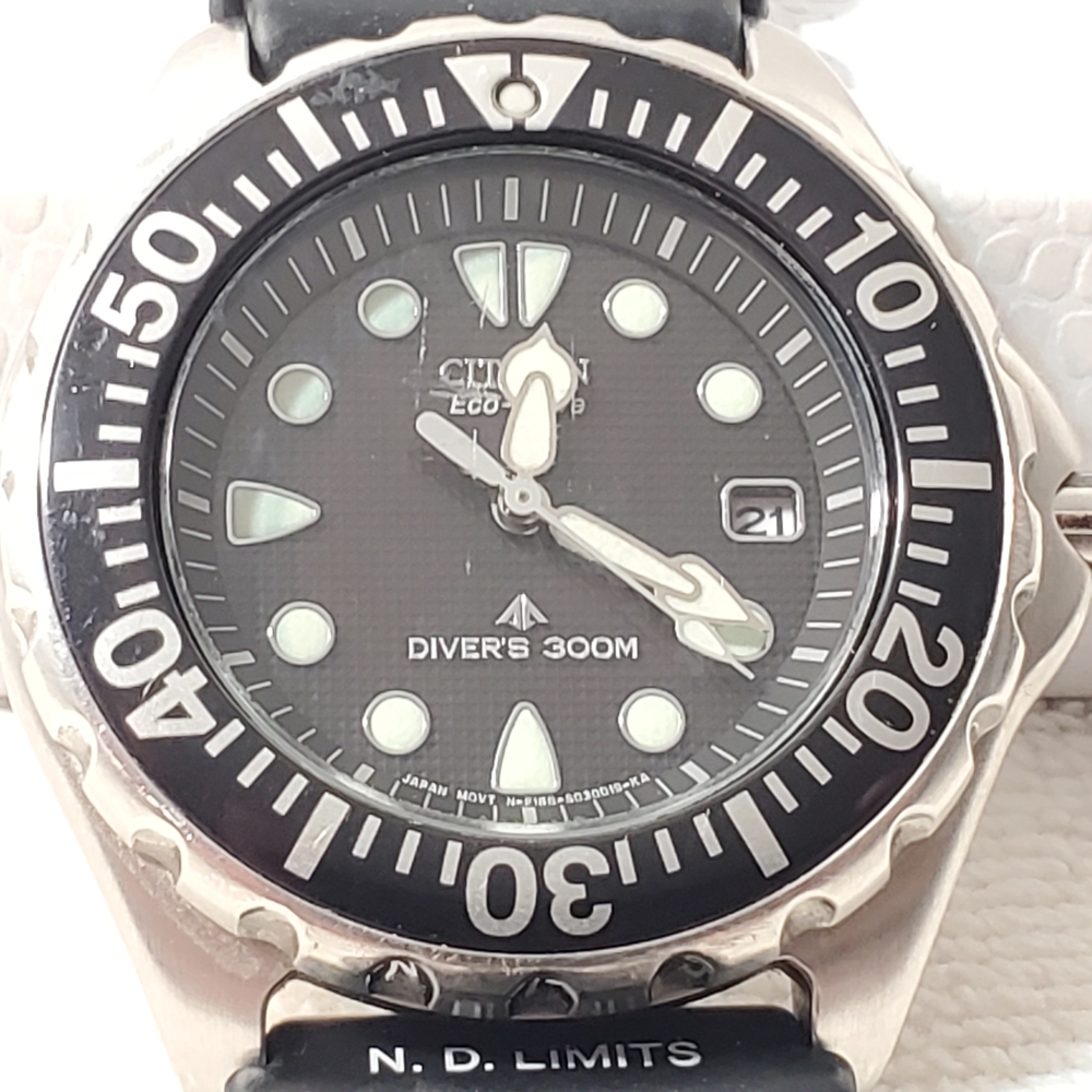Vintage Citizen Eco Drive Promaster Diver 300 Meters Men's Date Watch Black SS